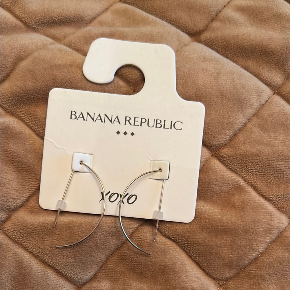 NWT banana republic gold tone dangle earrings